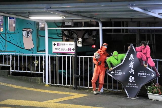 Ninja can be found throughout the streets of Iga City