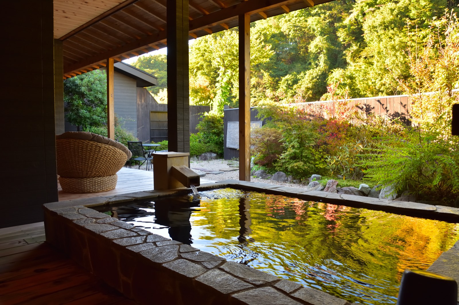 Onsen privé au Japon : bien choisir son ryokan avec bain privé